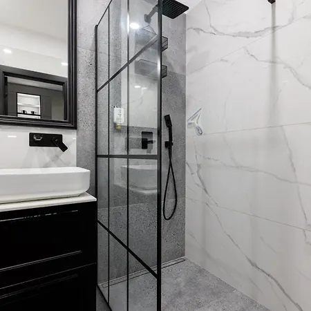 Close-urban Chic - Cozy And Modern Apartment- Jana Pawla